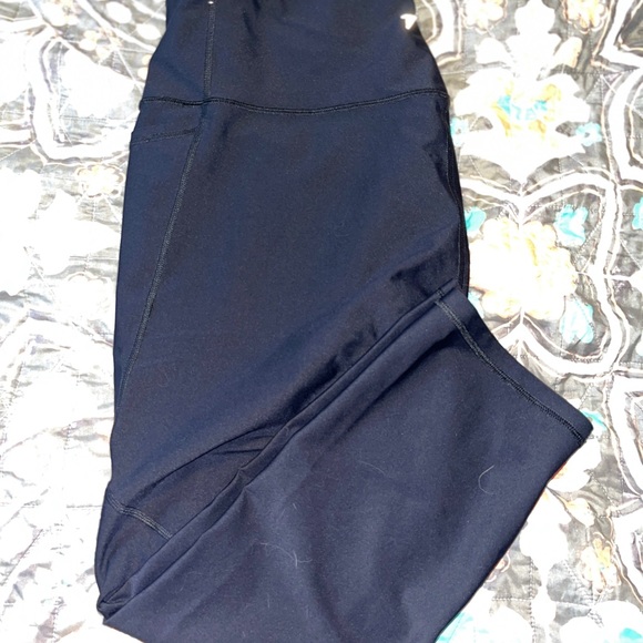 Old Navy Powersoft Cropped Compression pants - Picture 1 of 2